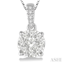 3/4 Ctw Round Shape Diamond Lovebright Pendant in 14K White Gold with Chain