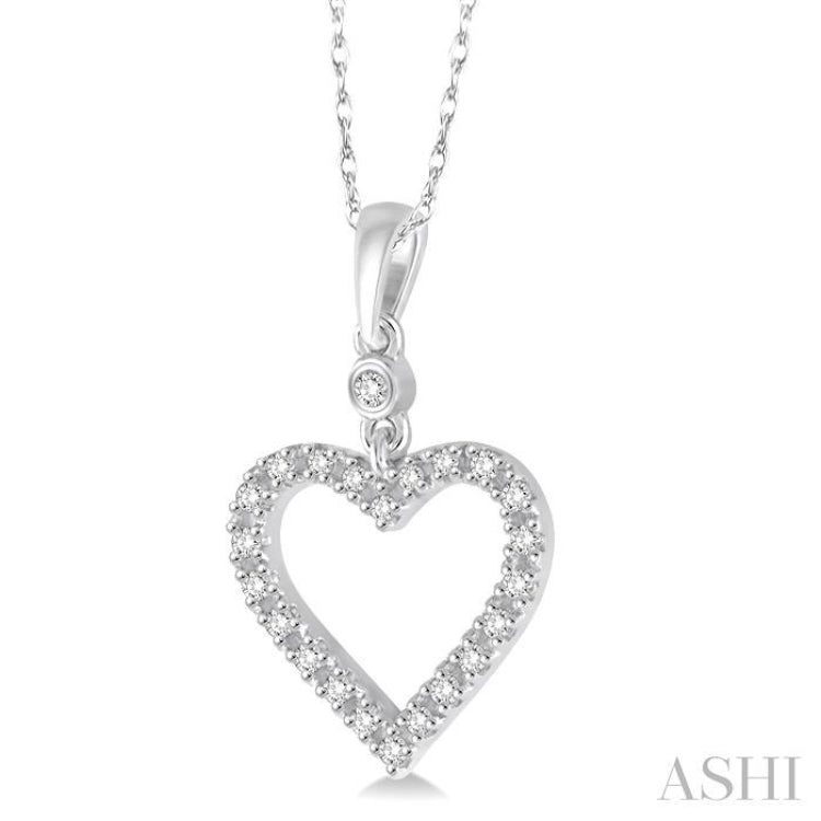 1/6 Ctw Round Cut Diamond Heart Pendant in 10K White Gold with Chain