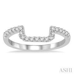 1/4 Ctw Diamond Wedding Band in 14K White Gold