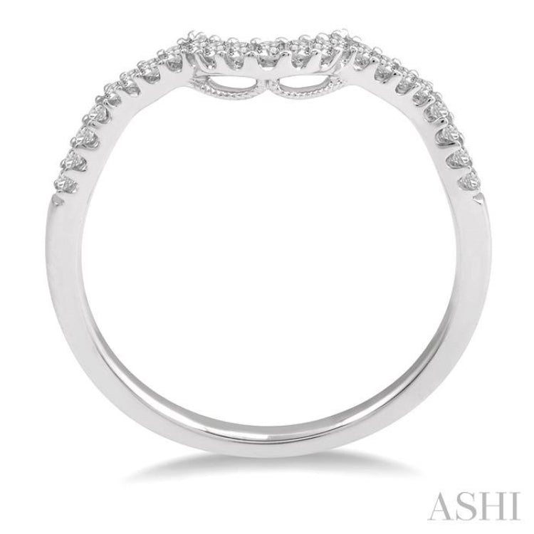 1/6 Ctw Curved Round Cut Diamond Wedding Band in 14K White Gold