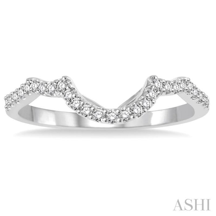 1/6 Ctw Arched Round Cut Diamond Wedding Band in 14K White Gold