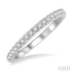 1/4 Ctw Round Cut Diamond Wedding Band in 14K White Gold