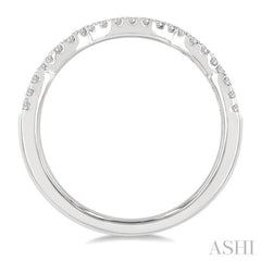 1/6 Ctw Triple Curve Round Cut Diamond Wedding Band in 14K White Gold