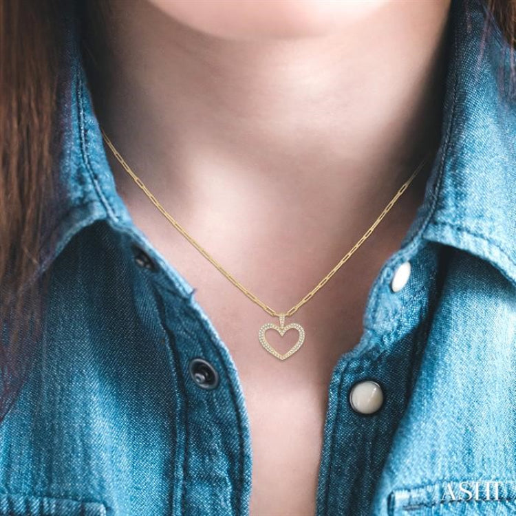 1/2 Ctw Round Cut Diamond Heart Pendant With Chain in 14K Yellow Gold