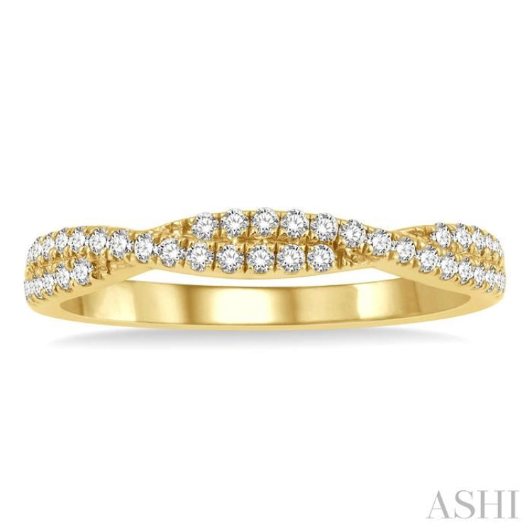 1/4 ctw Twisted Round Cut Diamond Wedding Band in 14K Yellow Gold