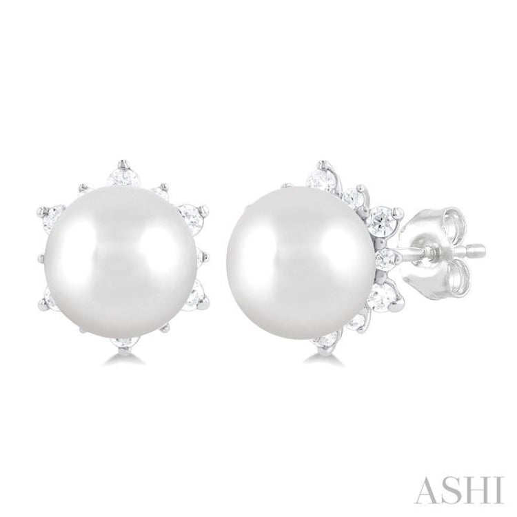 1/6 ctw Petite 5.50 MM Cultured Pearl and Round Cut Diamond Fashion Stud Earring in 10K White Gold