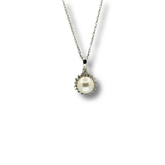 White gold pearl and diamond pendant